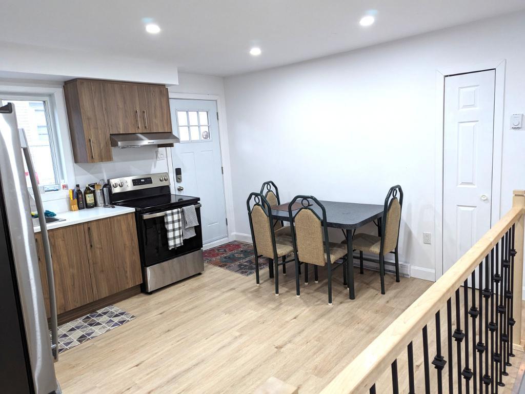5 ½ sur 2 étages – Entièrement Rénové – Disponible Juillet 2026 | 3226426