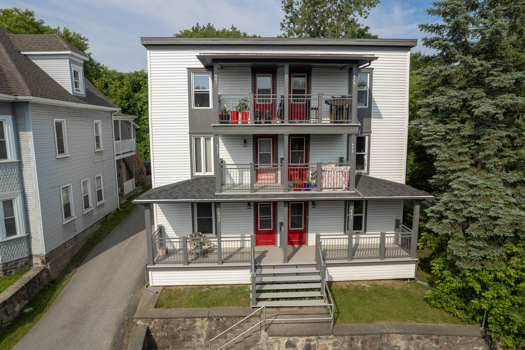 Grand 3 ½ Rénové à Louer Rue Laurier | 3226458