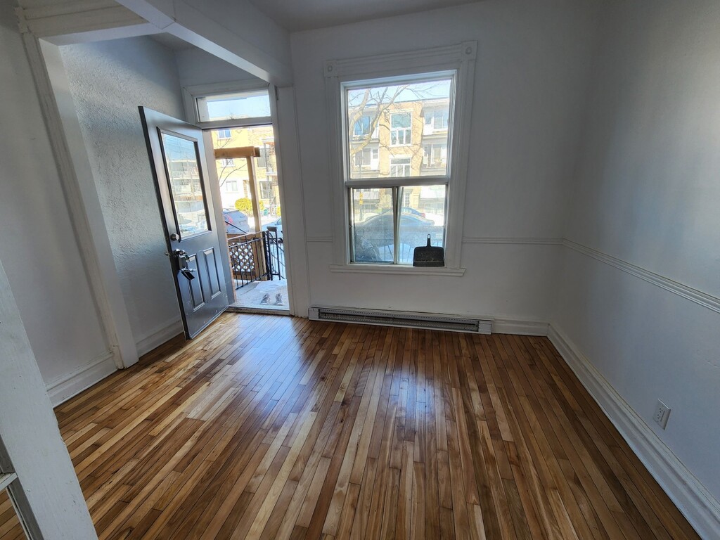 Libre! Immédiatement.Bas Avec Cour Privé | 3226697