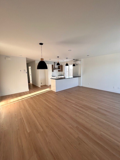 5 1/2 Disponibles Au 4e étage : Juillet | 3226771