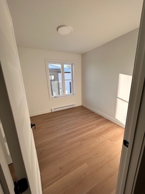 5 1/2 Disponibles Au 4e étage : Juillet | 3226771