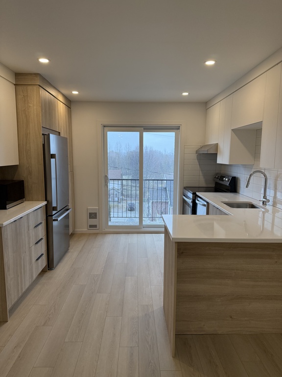 Superbe 4 ½ Entièrement Rénové à Louer – | 3226809