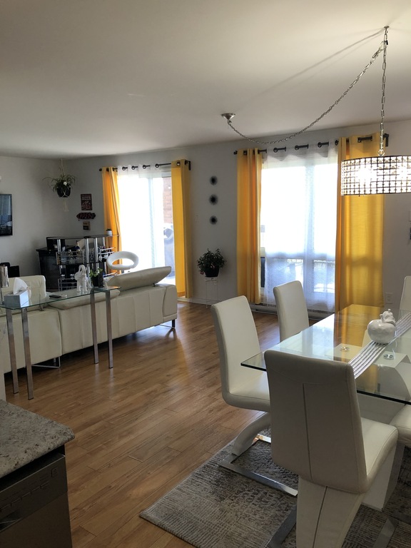 2 Chambres - Lumineux Et Spacieux! | 3226810