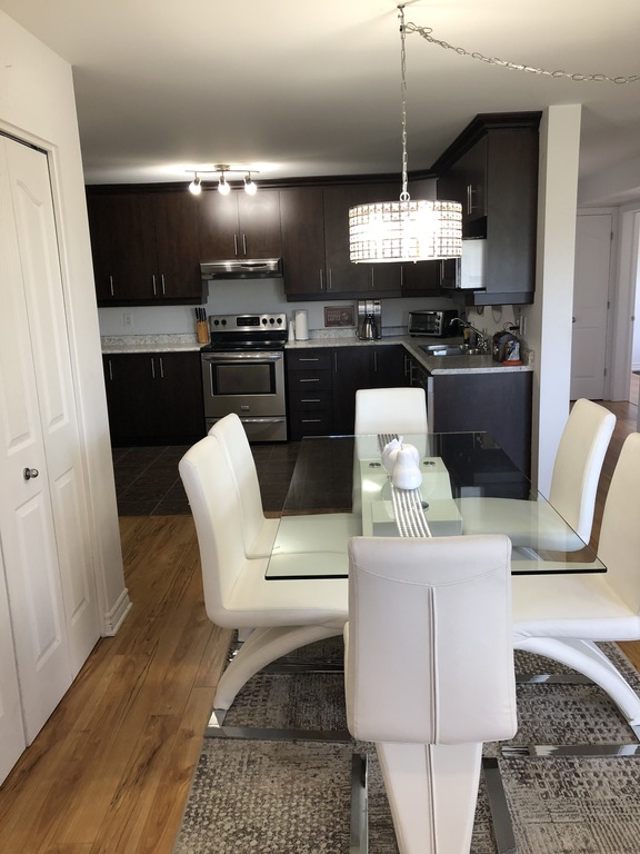 2 Chambres - Lumineux Et Spacieux! | 3226810