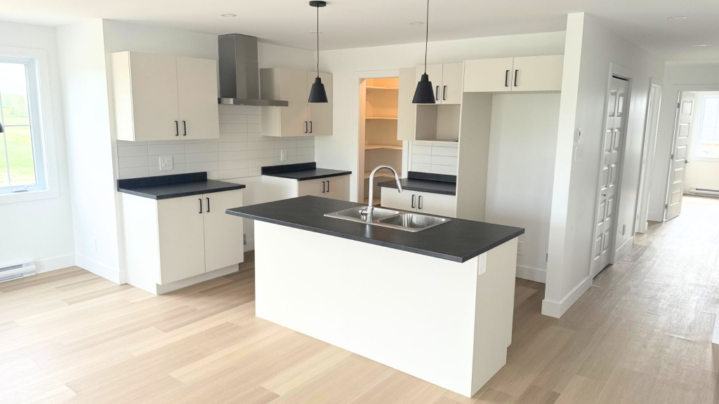 Grand 5 ½ Neuf| Idéal Pour Famille | 3226907