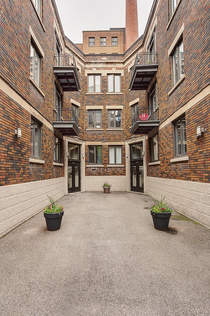 2 Bedroom - 3655 Ste-Famille, Montréal | 3226957