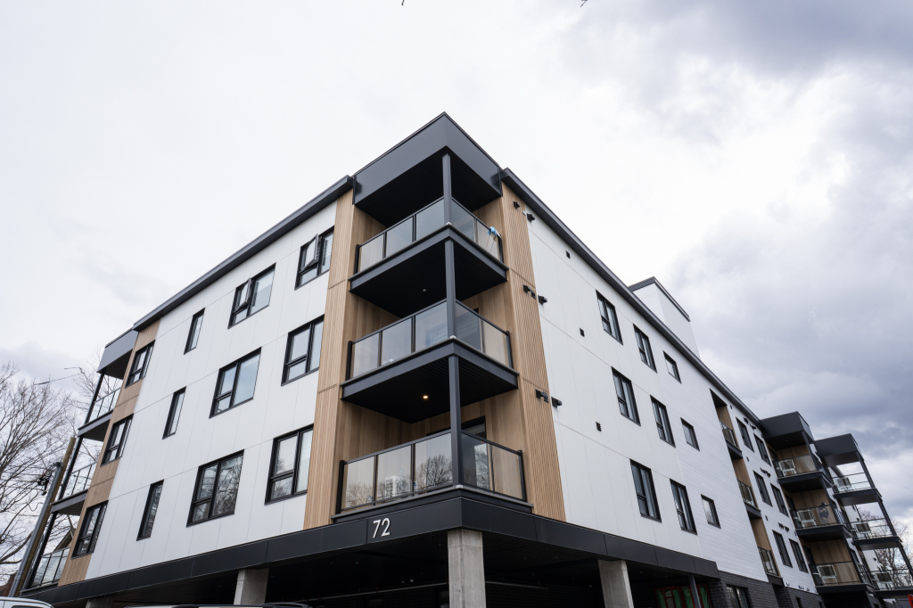 4 1/2 AVEC ÉLECTROS DISPO 1ER FÉVRIER! | 3227027