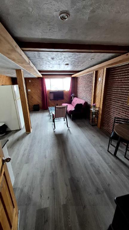 Grand 2 et 1\2 (rénové-tout inclus) | 3227178