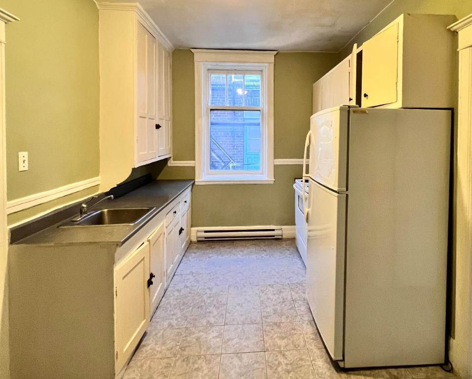 Grand 6½ à NDG, seulement 2 minutes du métro Villa-Maria, près des centres d'achats, " disponible immédiatement " | 3227322