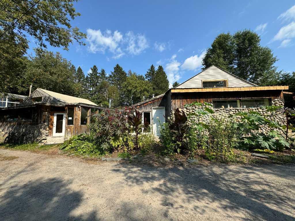 Chalet bois rond rustique 7 minutes de St-Sauveur parc de la rivière du nord. | 3227337