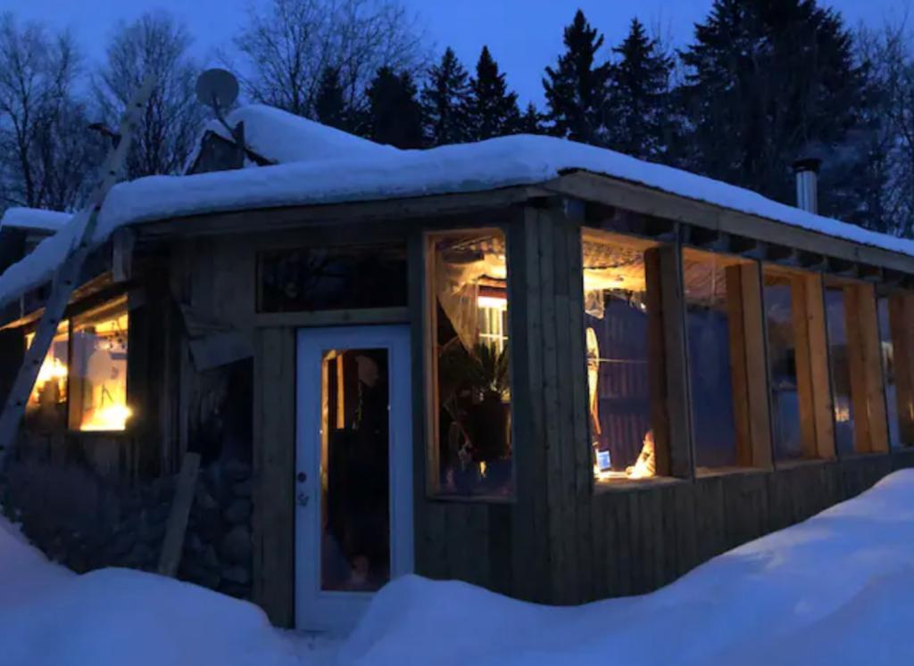 Chalet bois rond rustique 7 minutes de St-Sauveur parc de la rivière du nord. | 3227337