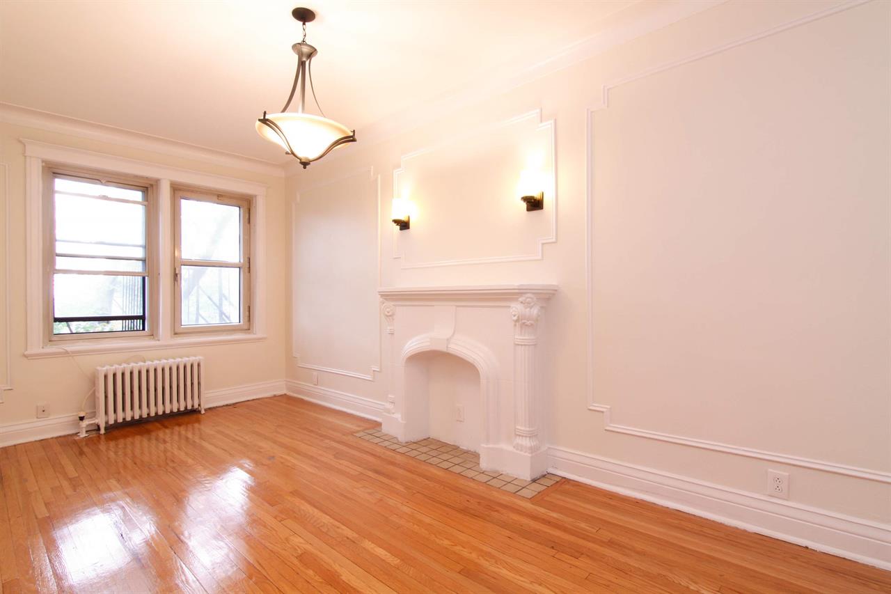 MAGNIFIQUE 4 1/2, METRO VILLA MARIA PRES VILLAGE MONKLAND | 3227384