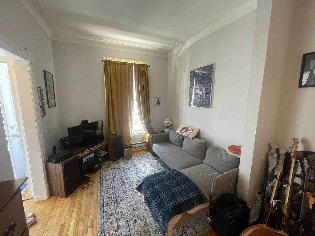 Petite Italie - 3 1/2 Avec Cour Arrière | 3227388