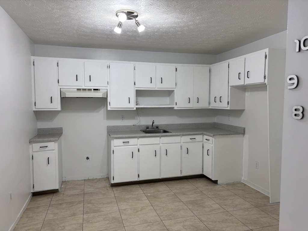 BEAU 3 1/2 | CHAUFFAGE-EAU CHAUDE| | 3227409