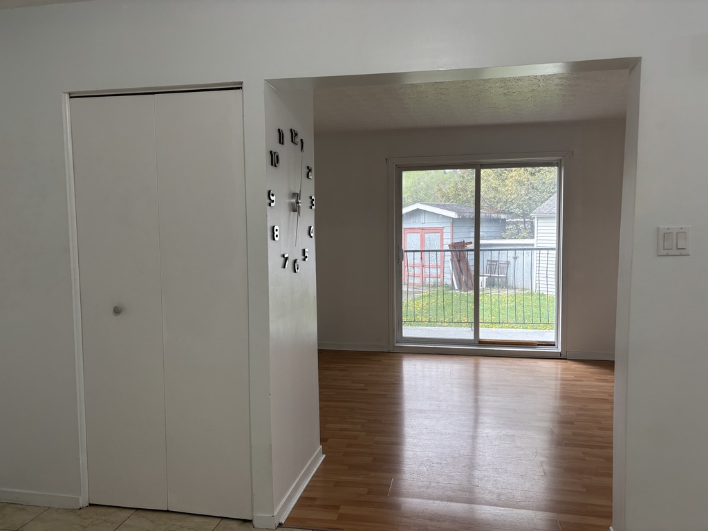 BEAU 3 1/2 | CHAUFFAGE-EAU CHAUDE| | 3227409