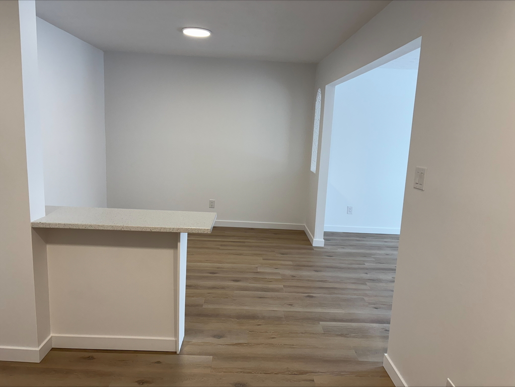 BEAU 4½ |FLEURIMONT|CHAUFFAGE-EAU CHAUDE | 3227459