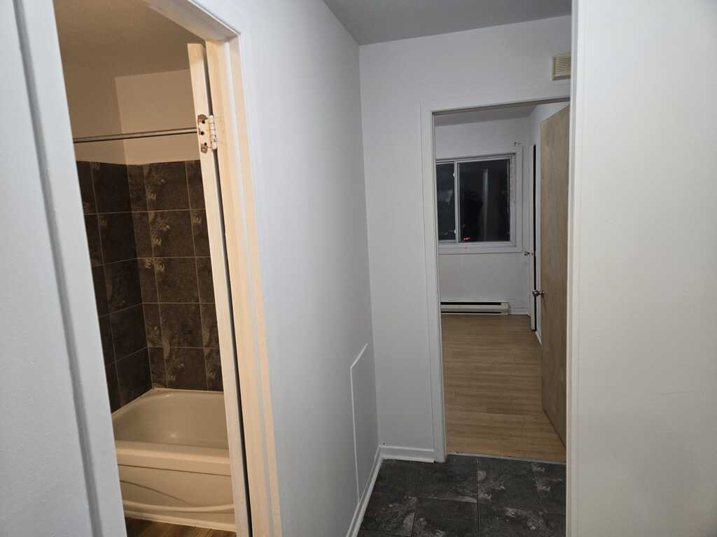 Grand 5 1/2 LIBRE AU 3E PARKING, WIFI ++ | 3227491