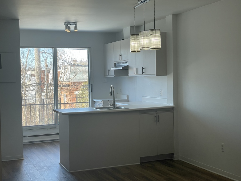 5 1/2- (haut De Triplex)- Climatisé | 3227704