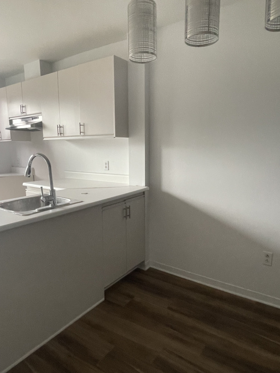 5 1/2- (haut De Triplex)- Climatisé | 3227704