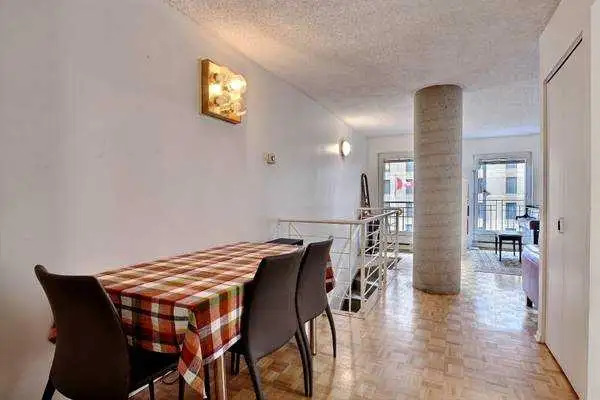 Downtown/McGill- 3 1/2 Corner Unit Condo | 3227756