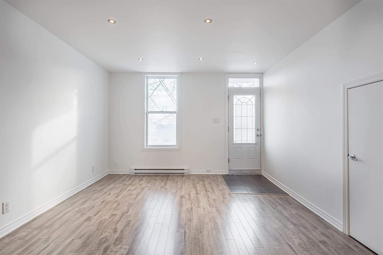 MAGNIFIQUE! CONDO VERDUN, 2 MIN DU METRO, ELECTROS INCLUS ! | 3227774