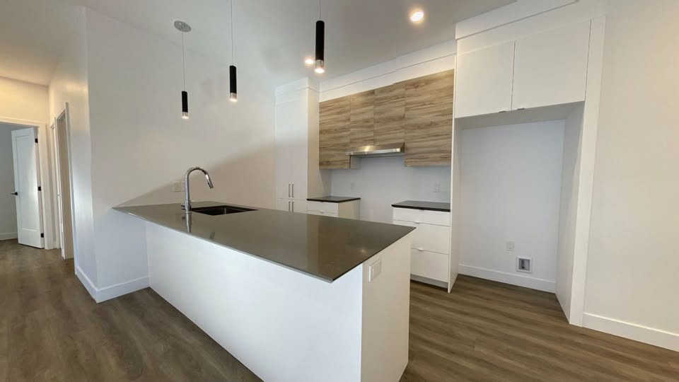 MAGNIFIQUE 4 ½ |RÉCENT|INTERNET|GARAGE | 3227801