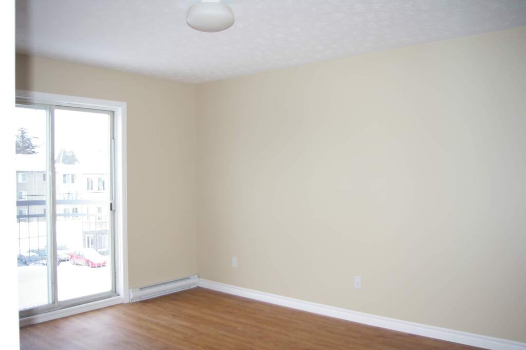 Rare - 3 Grandes Chambres + Bureau Fermé | 3227925