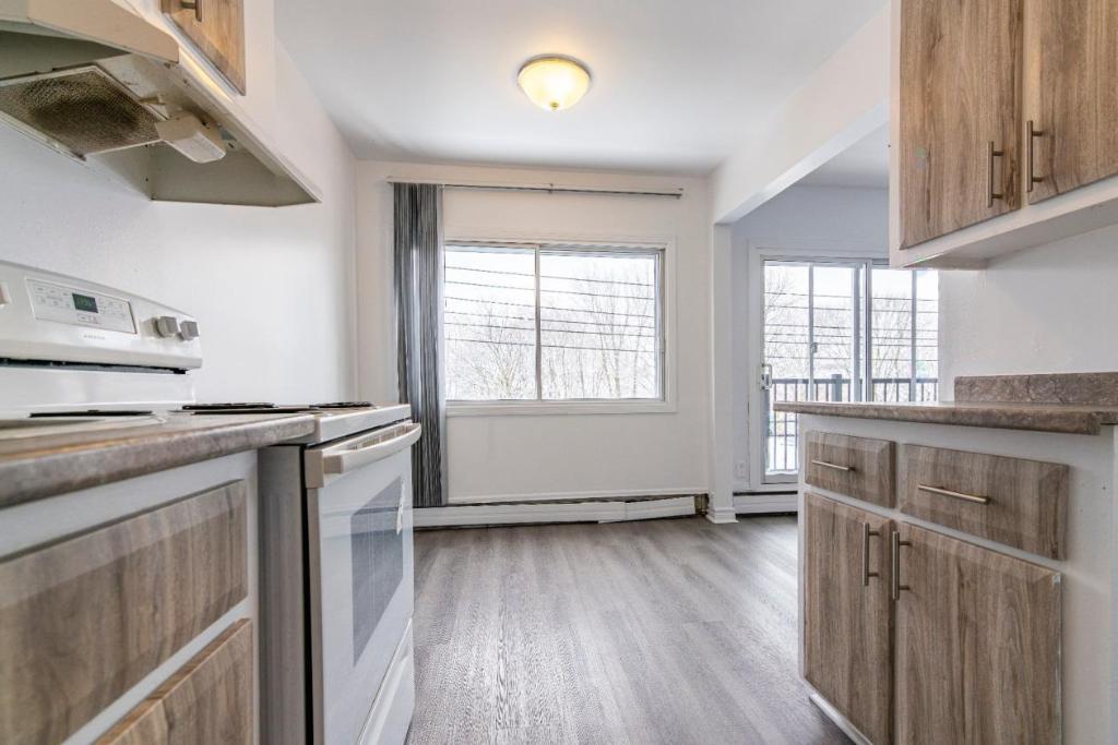 LIBRE ! 2x 4 1/2 rénové et très bien situé Lachine Montréal - Appartement à louer 2 chambres | 3228332