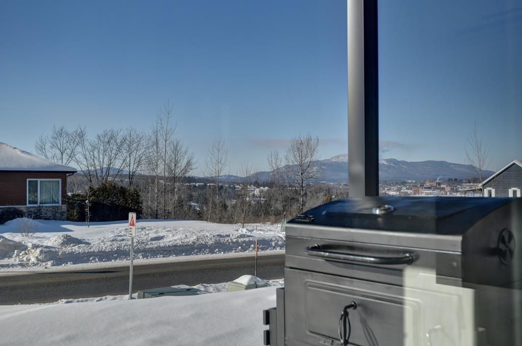 Magog - condo / apartement à louer avec une vue spectaculaire disponible chez 1 July 2026 | 3228333