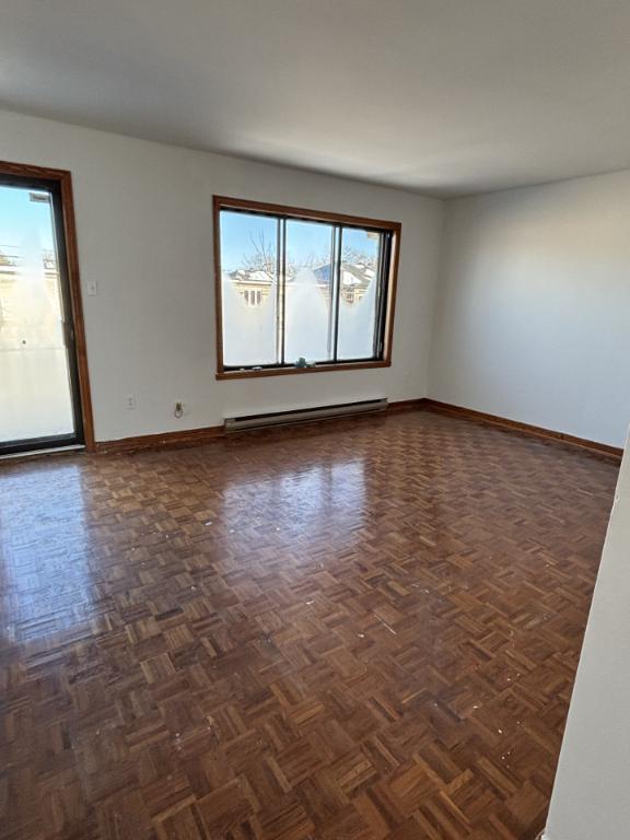 MONTRÉAL NORD GRAND 6 1/2 AVEC TERRASSE | 3228349