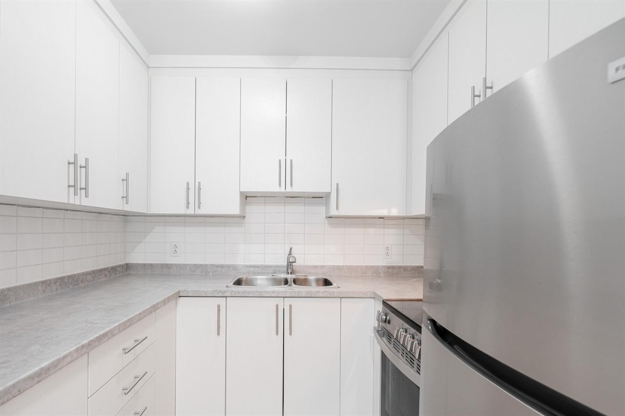 Studio Disponible- à Deux Pas Du Métro Du Collège - Disponible Le 1er Avril - 1461 Rue Du College, Montréal | 3228447