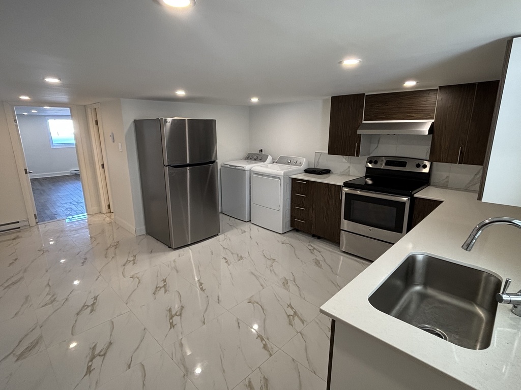 SPACIEUX 2 1/2 à Côté Du MÉTRO VIAU | 3228543