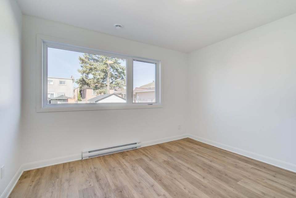 5½ Située Au Rez-de-chaussée | 3228599