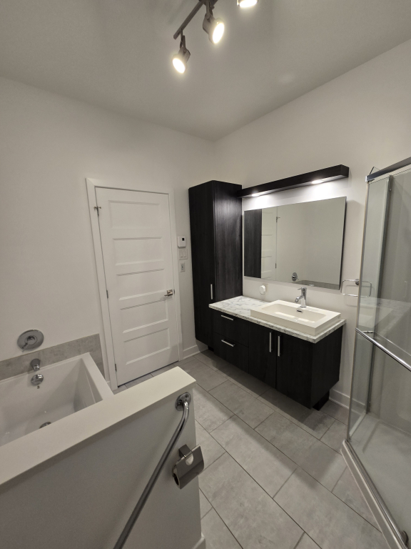 Logement 4 1/2 | 3228758