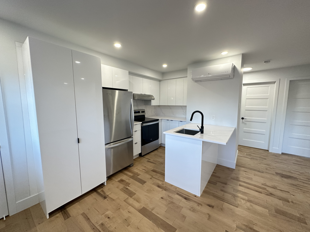 Super 4.5 Moderne Proche Du Metro! | 3228774