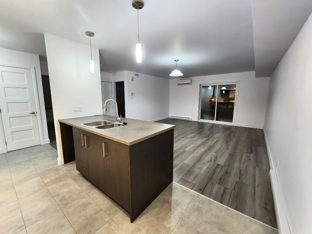 **APPARTEMENT**3 ½ **Boul. Bastien, près des Galeries de la Capitale | 3228964