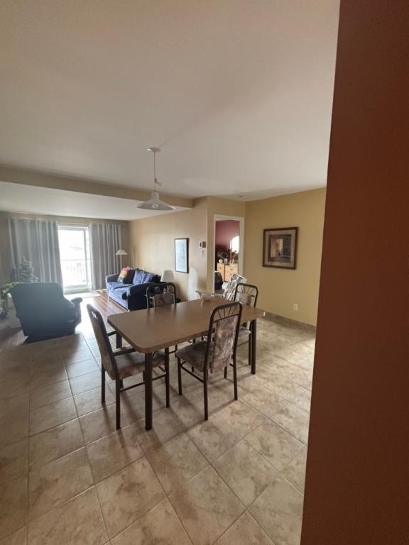 À Charlemagne, 1 grand 4 1/2 et 3 grands 5 1/2 à louer, disponible immédiatement ou le 1er juillet | 3229016