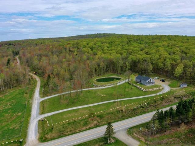 Stoke (Estrie):Domaine acéricole de 98 acres, érablière 4959 entailles, contingent 18899 lb incluant location, cabane équipée | 3229142