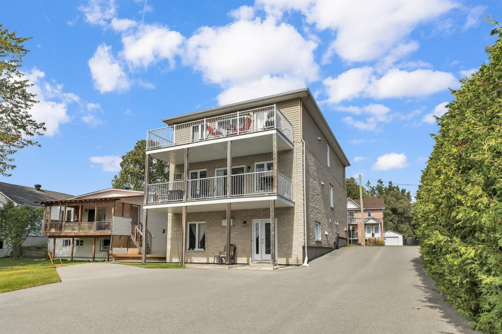 Lumineux Et Grand Appartement 4 1/2 | 3229233