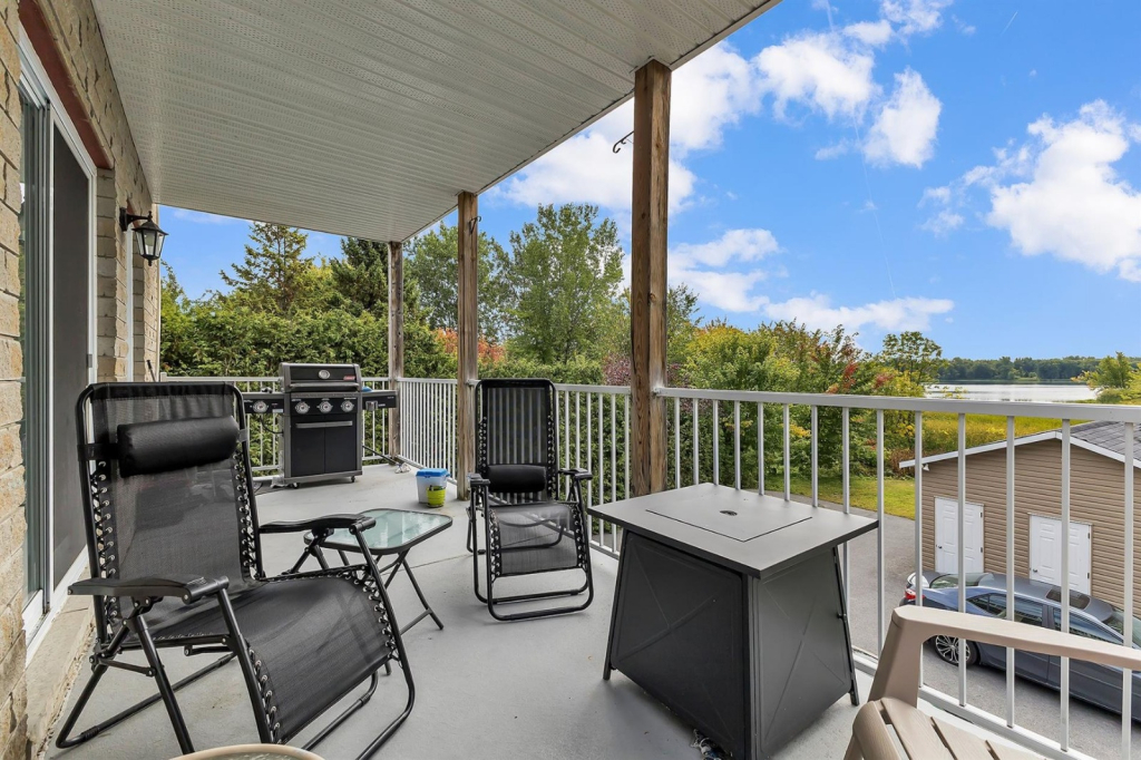 Lumineux Et Grand Appartement 4 1/2 | 3229233