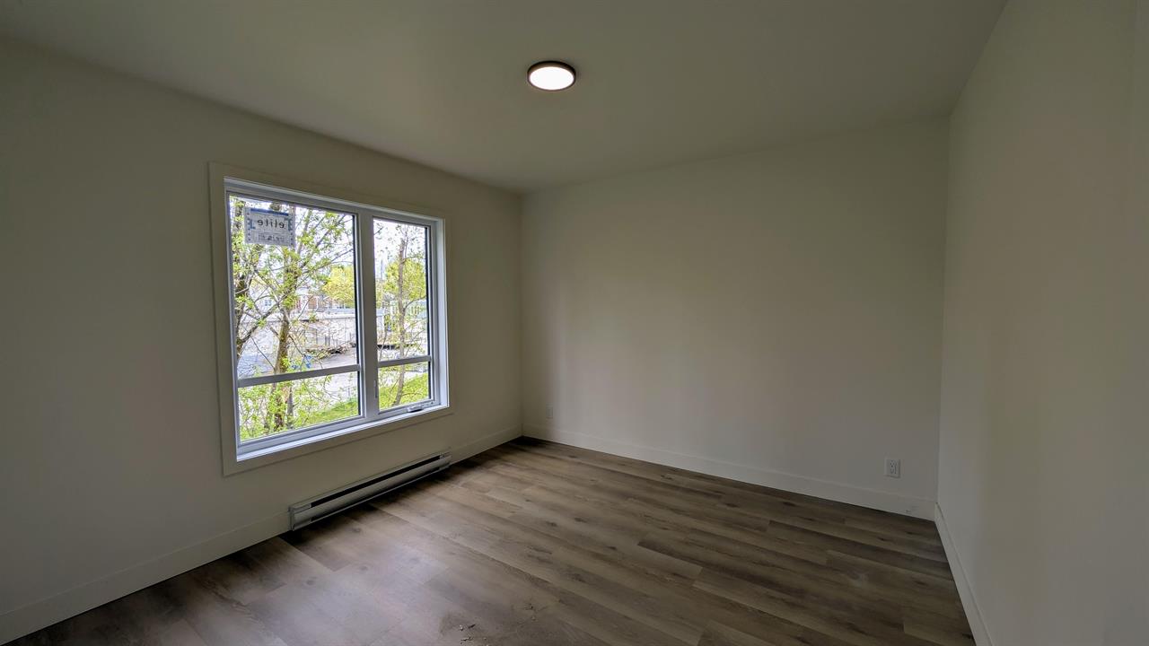 Immeuble - 14 Rue Allen Est, Waterloo 4 Et Demi Neuf - Waterloo | 3229291