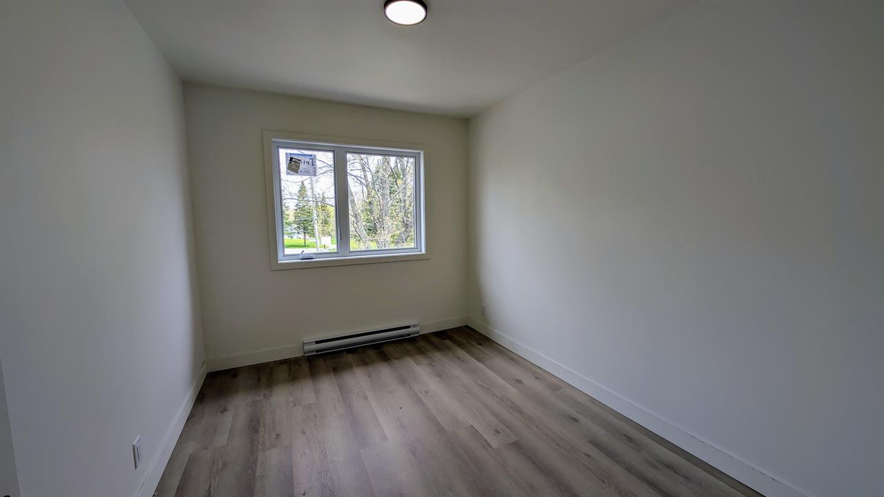 Immeuble - 14 Rue Allen Est, Waterloo 4 Et Demi Neuf - Waterloo | 3229291