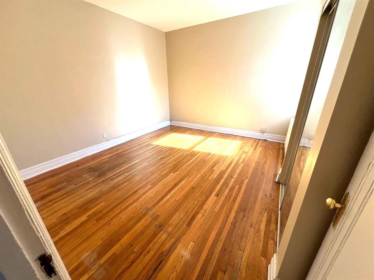 5½ ENTIEREMENT REFAIT-5 MNTS MT ROYAL ET UNIVERSITÉS- 3 CAC | 3229388