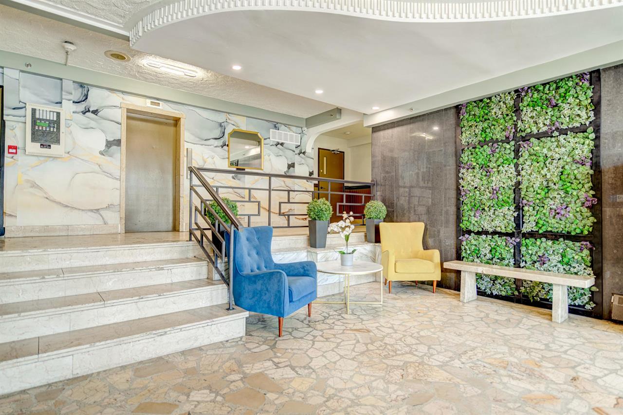 1 Mois Gratuit – 4 ½ Rénové – 2 Salles De Bain –Carte-cadeau De 250 $ - 300 BOULEVARD CÔTE-VERTU, Montréal | 3229410