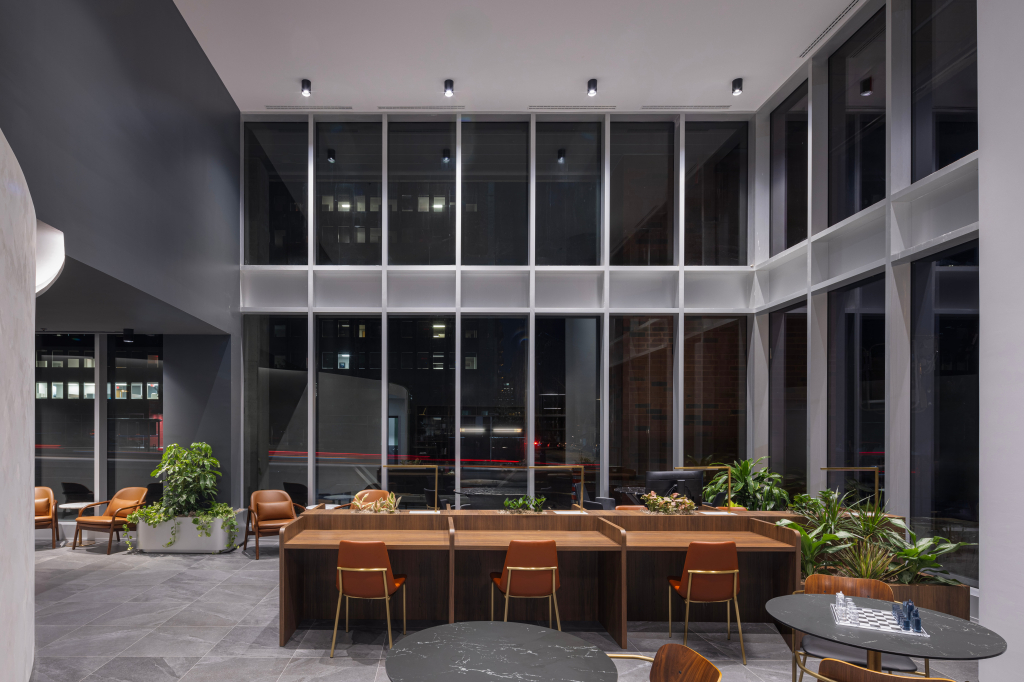 Vivez Éléonore Au Coeur De Hull | 3229446