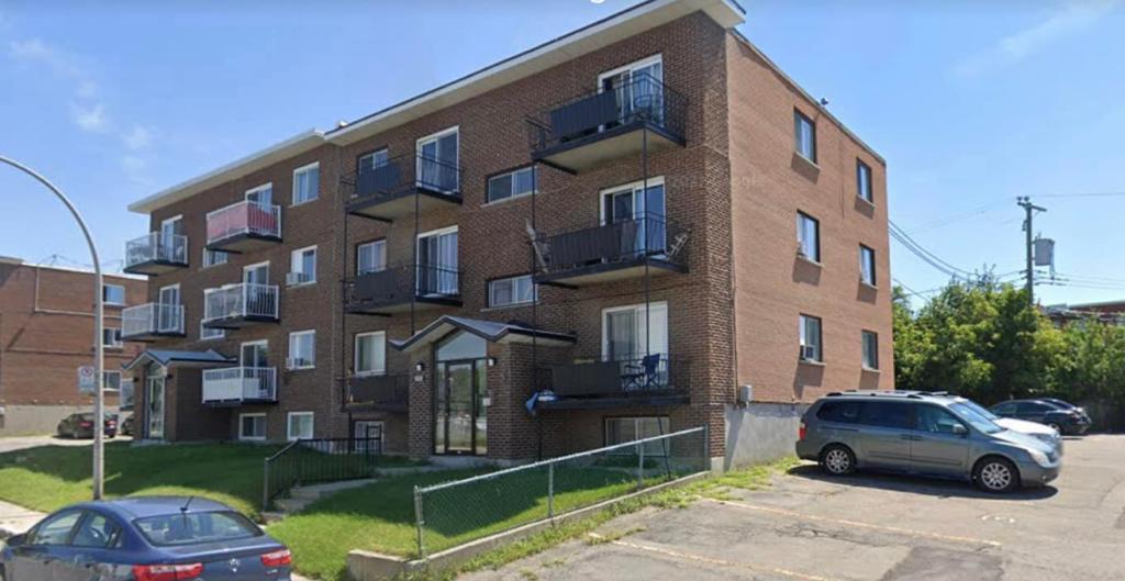 4 1/2 rénové à Laval | 3229621