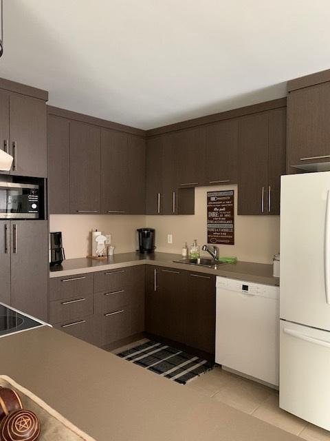 Superbe 4 1/2 , LÉVIS, (St-David) 3ème étage, air clim, 2 STATIONNEMENTS EXTÉRIEURS INCLUS, LIBRE LE 1ier juillet 2026. | 3229676