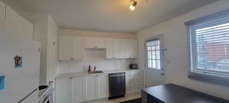 TRÈS BEAU 4 1/2 - MODERNE - QUARTIER CALME | 3229689