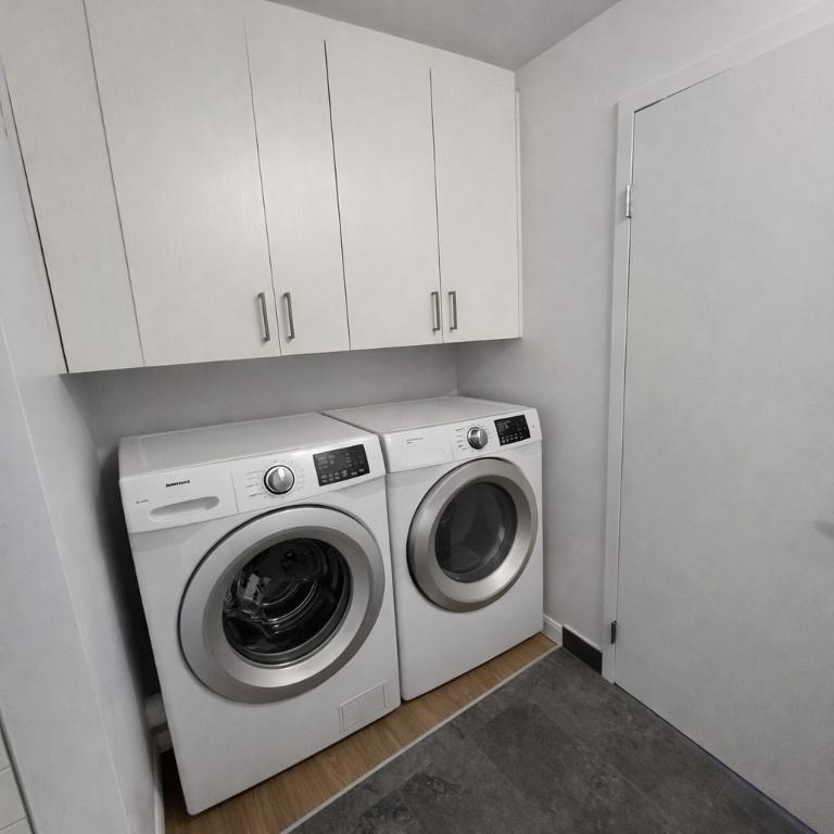 BEAU GRAND 4 ½ EN COIN , ENTIÈREMENT RÉNOVÉ - 1 485$ TOUT INCLUS ! DISPONIBLE À PARTIR DE JUIN OU JUILLET | 3229690