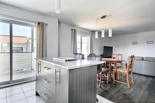 Superbe 4 1/2 + Bureau , LÉVIS, (St-David) 2ieme étage, air clim, 2 STATIONNEMENTS EXTÉRIEURS INCLUS, LIBRE LE 1ier juillet 2026. | 3229691